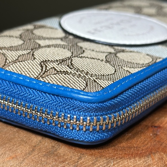 *LIKE NEW* COACH Dempsey Signature Stripe Patch Accordion Zip Wallet - Picture 7 of 14